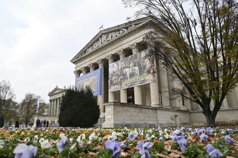 A Szépművészeti Múzeumban mostantól látogatható a Munkácsy - Egy világsiker története elnevezésű kiállítás, amely izgalmas betekintést nyújt a neves festő életművébe és alkotásainak különleges hátterébe.