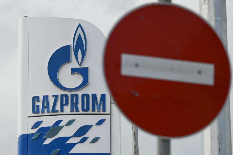 Néhány órán belül leállhat az orosz gázszállítás Ukrajnán keresztül Európába, mivel a Gazprom már elkezdte csökkenteni az ezen az útvonalon érkező gáz mennyiségét.