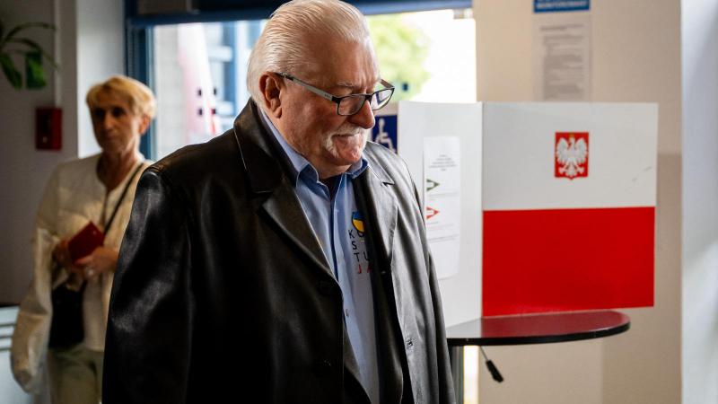 Lech Wałęsa kifejtette, hogy jelentős támogatást nyújtott Orbán Viktornak, de a jelenlegi események és nyilatkozatok, amelyeket hall, nem igazán nyerik el a tetszését.
