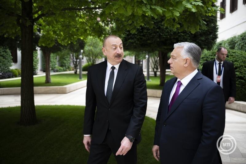 Orbán Viktor kifejtette, hogy a türk államok nélkül Magyarország energiaellátása nem lenne biztonságos. Az energiaellátás stabilitása szorosan összefonódik a nemzetközi kapcsolatokkal és a regionális együttműködésekkel. A kormányfő hangsúlyozta, hogy a tü