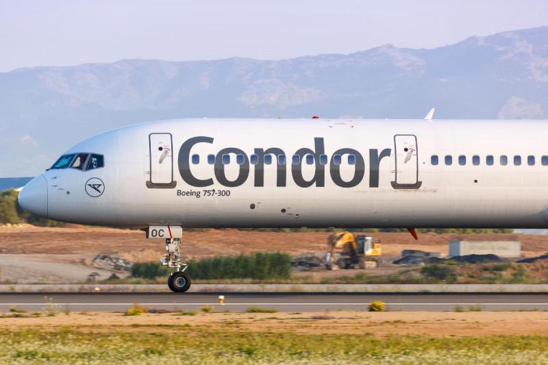 A levegő magasságában, egy zsúfolt Boeing repülőgép hirtelen technikai problémára figyelmeztette az utasokat.