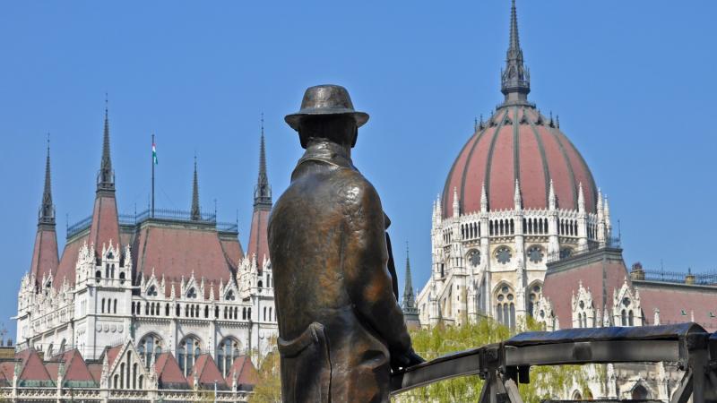 Itt a végső állampapír-özön, számos milliárd forint áramlik a hazai lakossági befektetők zsebébe!