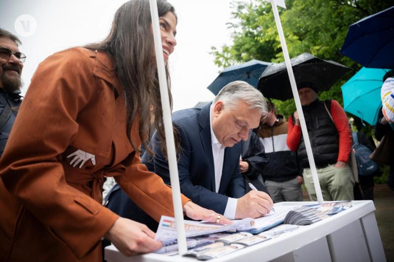 Orbán Viktor aláírásgyűjtési akciót indít, de nem a szabad szentestéért – számolt be róla az Alfahir.hu.