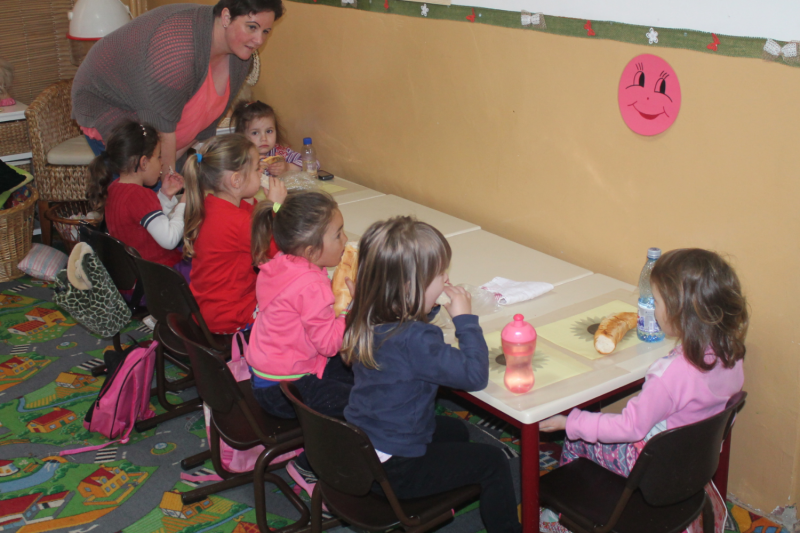 Október közepétől a gyerekek ismét élvezhetik az állami támogatású tízórai finomságokat.