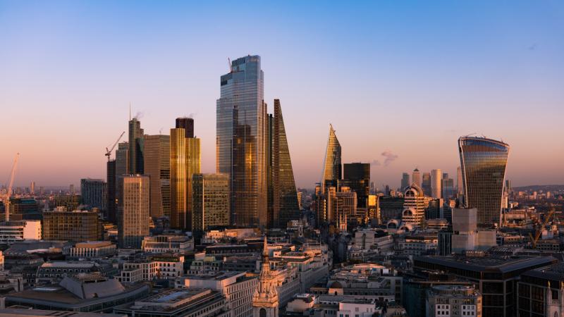 Londonban tömegesen bukkannak fel az új álláslehetőségek, ahol a fintech és a mesterséges intelligencia területei különösen dinamikusan fejlődnek.