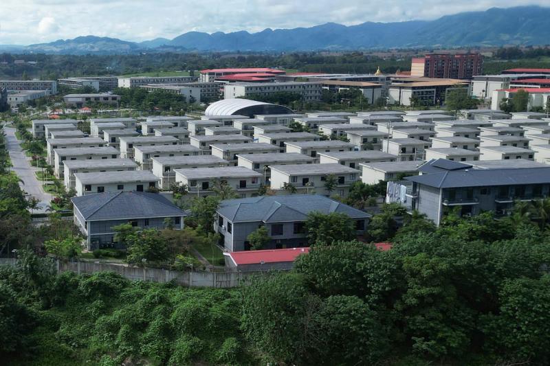 Az online átverések világa egyre kifinomultabbá válik, és a bűnözői körökben ezt a jelenséget gyakran disznóvágásnak nevezik. Ez a kifejezés nemcsak a csalás brutális természetére utal, hanem arra is, hogy sok esetben ártatlan emberek szenvedik meg a köve