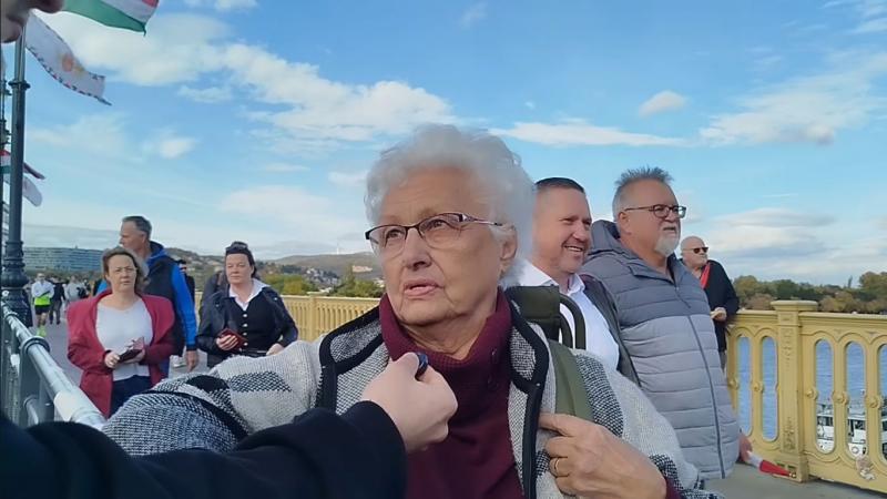 Meglepő felfedezésre bukkantunk az Orbán-édesanya interjút készítő személyével kapcsolatban; valószínűleg egyedülálló figura ő az országban.