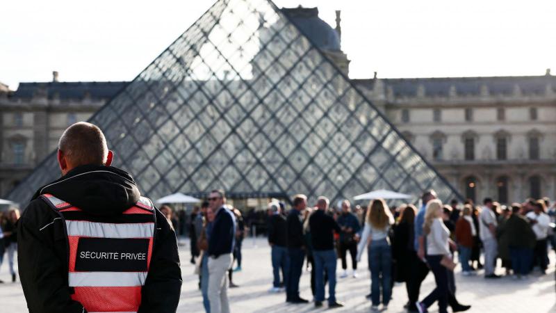 Újabb öt gyanúsítottat tartóztattak le a Louvre múzeumának kirablása kapcsán.