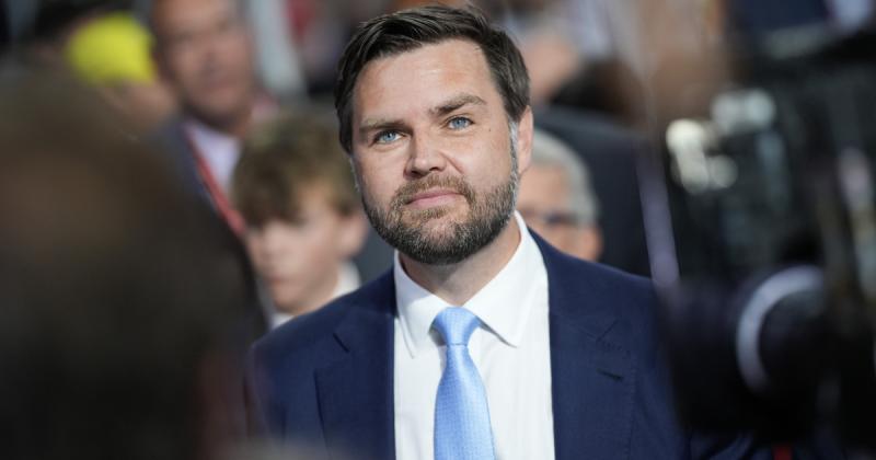 Vallási diskurzus Washingtonban: J. D. Vance kifejezte vágyát, hogy hindu felesége a keresztény hitre térjen.